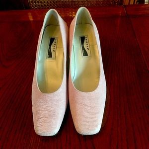 NWT Caressa Pink shoes